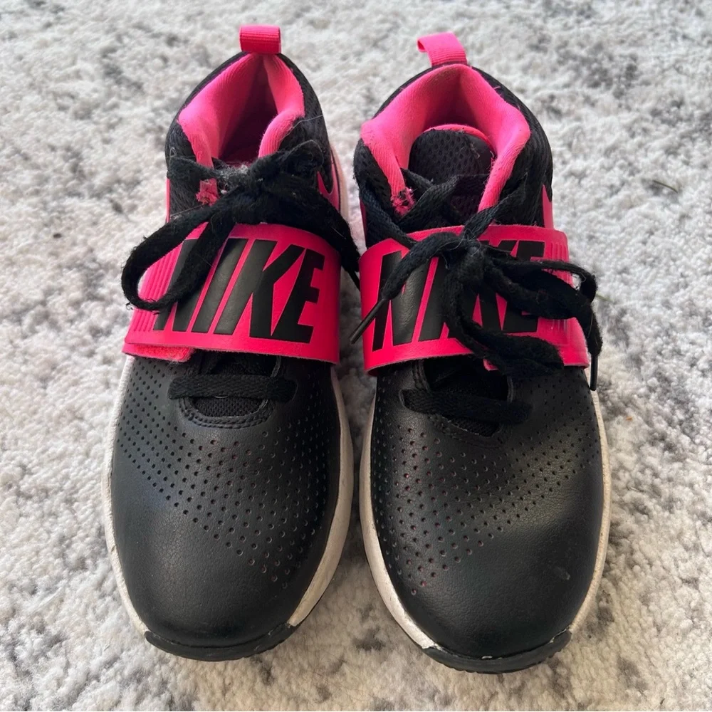 Nike KidsTeam Hustle Basketball Shoe pink size 4.5Y
